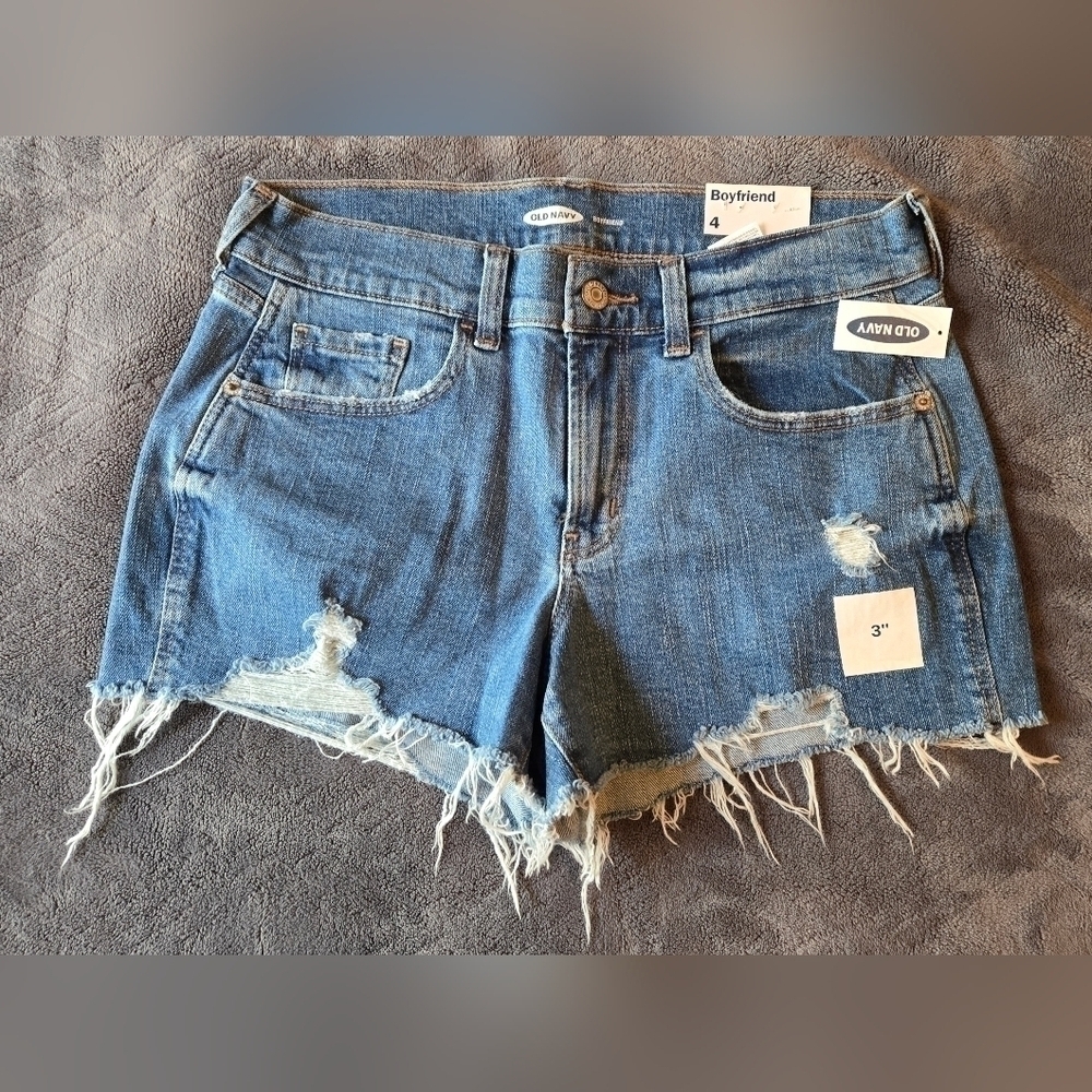 NWT, Old Navy, Boyfriend Distressed Cutoff Jean Shorts, Size 4, Medium Wash - Picture 4 of 10